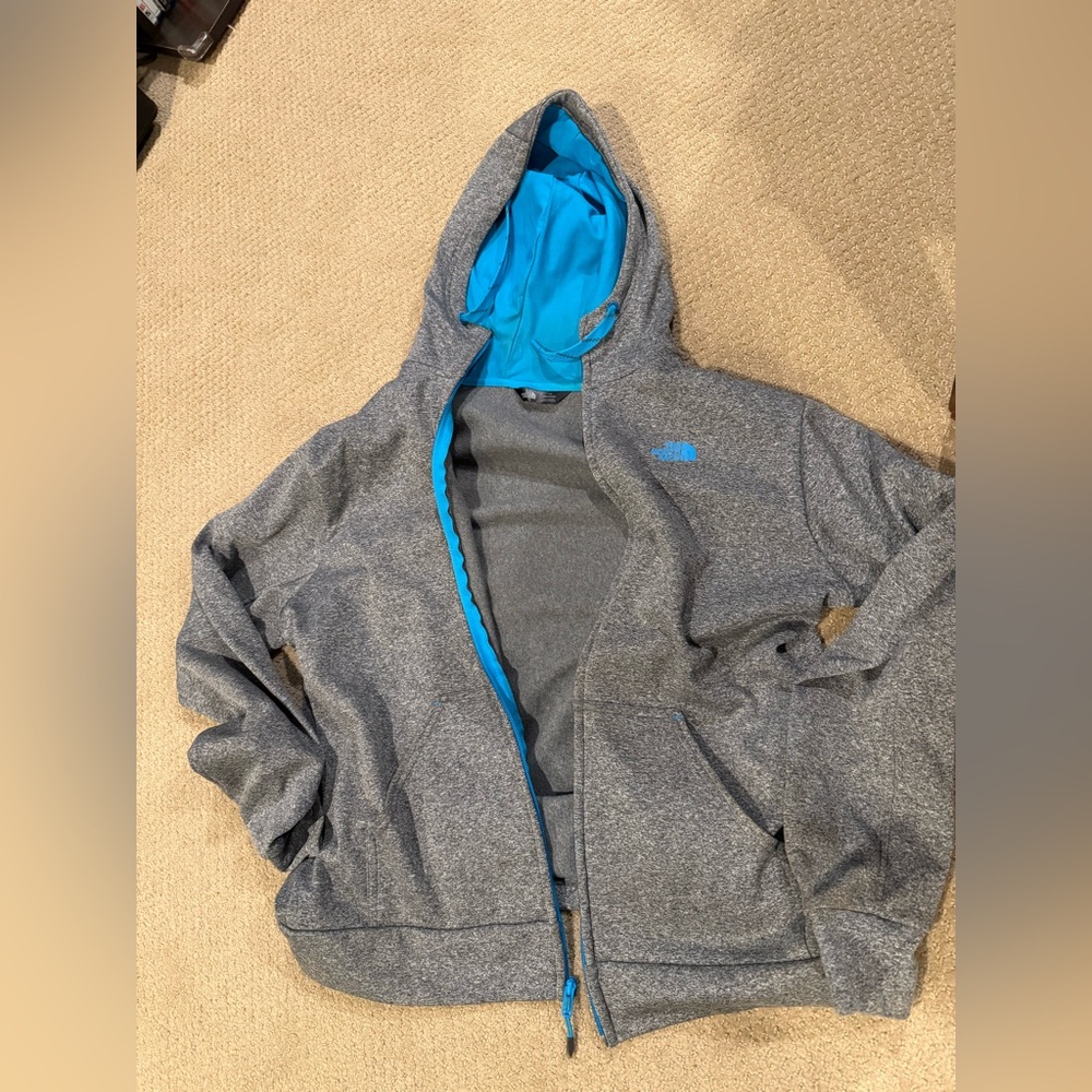 Men’s North Face Zip Up Hoodie with pockets size Large